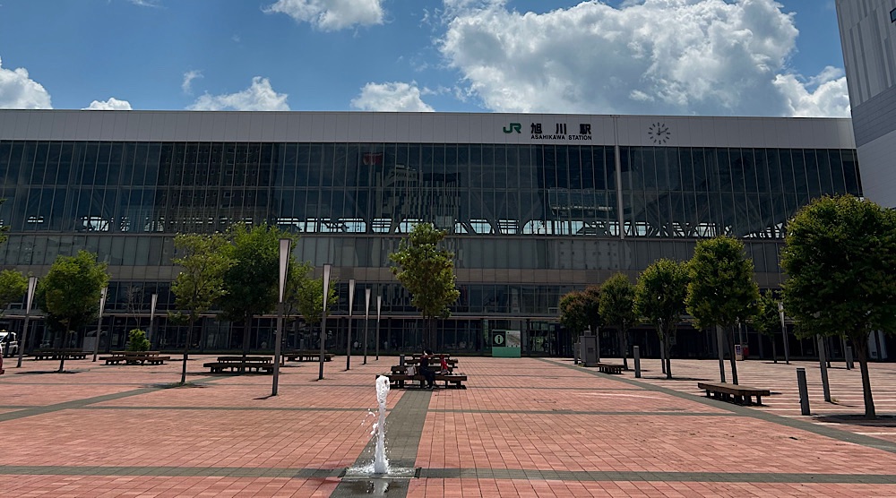 JR旭川駅前の風景。