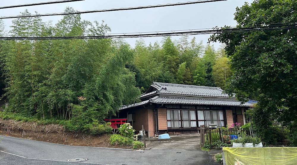 餅井坂で見かけた古い民家。