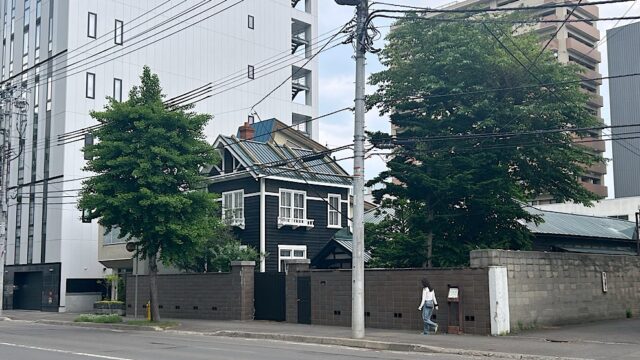 森田たま生誕地の文学碑と大正モダンな洋館「土屋邸」と玉翠園の「雪萌えパフェ」